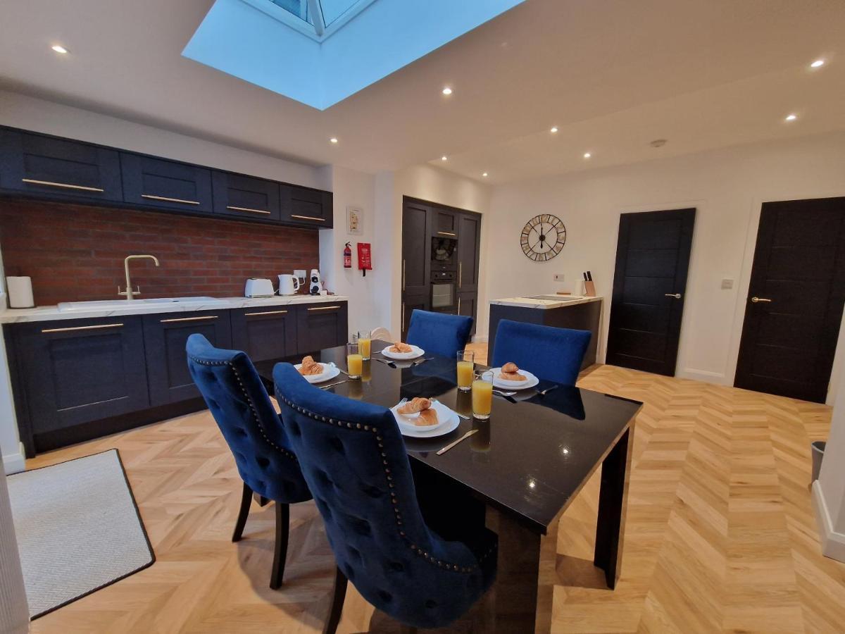 3 Bedroom Stylish Home Merthyr Мертир-Тидвилл Экстерьер фото
