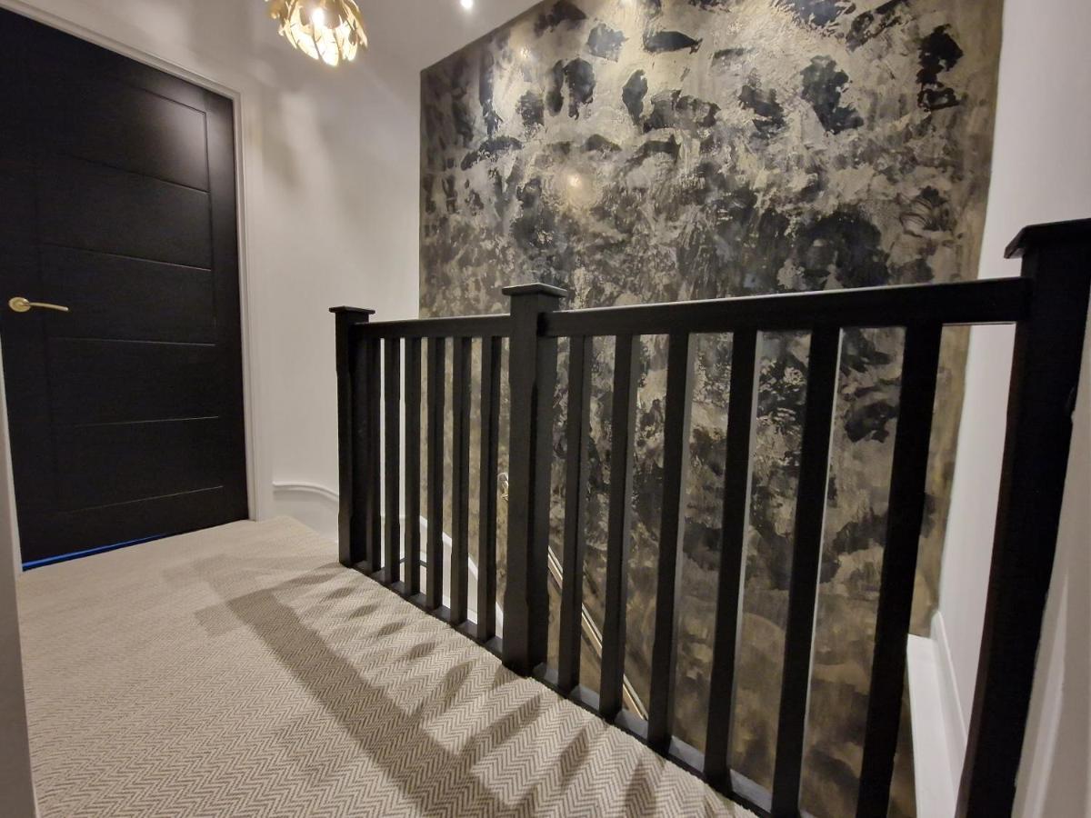3 Bedroom Stylish Home Merthyr Мертир-Тидвилл Экстерьер фото